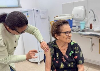 Prefeitura de Eunápolis supera expectativas e vacina mais de 2 mil pessoas no Dia D contra gripe