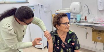 Prefeitura de Eunápolis supera expectativas e vacina mais de 2 mil pessoas no Dia D contra gripe