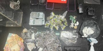 PMBA APREENDE DROGAS E MATERIAL DO TRÁFICO
