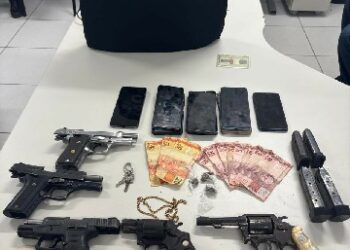 Polícias Civil e Militar apreendem cinco armas de fogo com integrantes de facção em Maragogipe