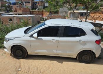 PMBA APREENDE VEÍCULO COM RESTRIÇÃO DE FURTO/ROUBO