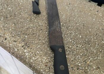 Polícia Militar prende suspeito após atacar homem com facão em Teixeira de Freitas