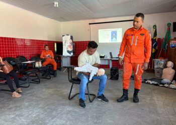 Capacitação em primeiros socorros reforça segurança no Parque Marinho do Recife de Fora