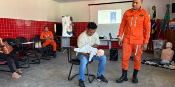 Capacitação em primeiros socorros reforça segurança no Parque Marinho do Recife de Fora