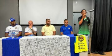 Prefeitura de Eunápolis reúne pais e apresenta escolinhas de Futebol e Futsal