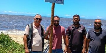 Placas na Praia do Mamagaya alertam contra riscos de afogamento