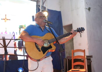 Ari Seresteiro, está vendendo o seu violão