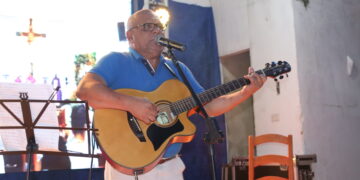 Ari Seresteiro, está vendendo o seu violão