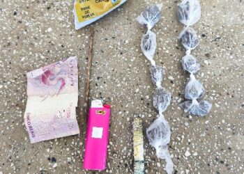 PM DE TEIXEIRA DE FREITAS APREENDE UMA MOTO E DROGAS