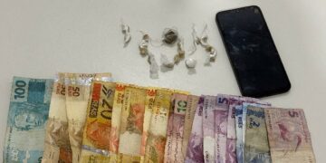 Polícia Militar prende homens com maconha, crack e cocaína em Teixeira de Freitas