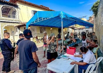 Abordagem social atende cerca de 50 pessoas em situação de vulnerabilidade em Porto Seguro