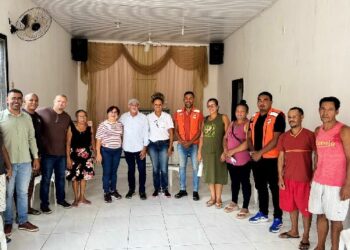 Prefeitura de Eunápolis realiza reunião com comunidade para estudo social da obra de contenção e revitalização da Rua da Bica