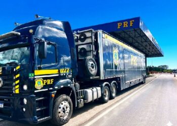POLÍCIA RODOVIÁRIA FEDERAL presta assistência em todos os sentidos nas estradas e rodovias.