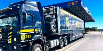 POLÍCIA RODOVIÁRIA FEDERAL presta assistência em todos os sentidos nas estradas e rodovias.