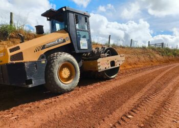 Estradas vicinais recebem manutenção e facilitam acesso de produtores à BR-101