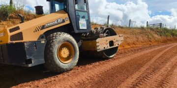 Estradas vicinais recebem manutenção e facilitam acesso de produtores à BR-101
