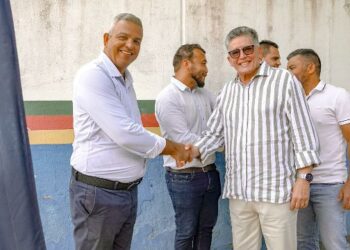 Prefeito visita projeto de robótica e avalia rumos da educação