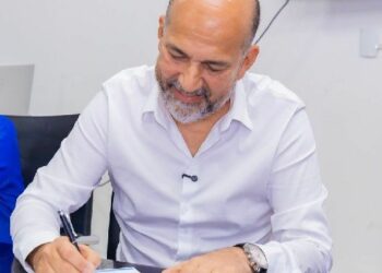 Prefeito Robério Oliveira concede reajuste de 8% para servidores do quadro geral