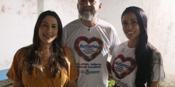 No “dia do autismo, o prefeito Robério Oliveira, a deputada Claudia Oliveira e a sec de saúde Dra. Edna Alves, falam dos avanços da saúde em Eunápolis.