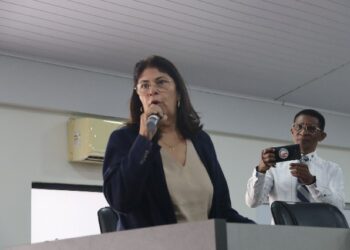 A vereador CARMEM LÚCIA, bate de frente com a LIMPCITY e pede: pague o que vocês devem…