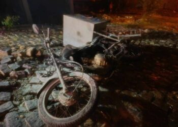 PMBA CONDUZ HOMEM POR POSSE DE ARMA DE FOGO E DANOS MATERIAIS EM ITAMARAJU