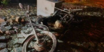 PMBA CONDUZ HOMEM POR POSSE DE ARMA DE FOGO E DANOS MATERIAIS EM ITAMARAJU