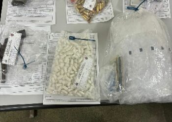 PMBA PRENDE HOMEM POR TRÁFICO DE DROGAS E POSSE ILEGAL DE ARMA DE FOGO EM ITAMARAJU