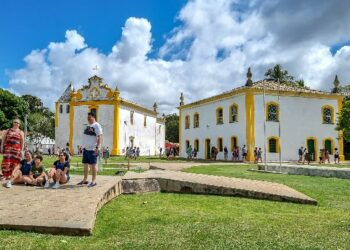 Porto Seguro movimenta 80 mil turistas na Semana Santa e confirma força do destino