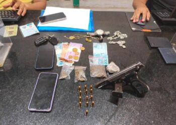 PMBA APREENDE DROGAS