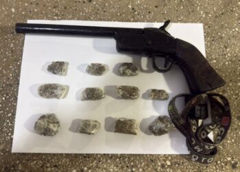 PMBA apreende arma e drogas em Teixeira de Freitas