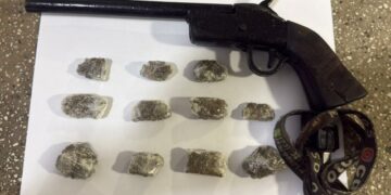 PMBA apreende arma e drogas em Teixeira de Freitas