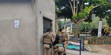 Operação Papa-Léguas prende quatro investigados por roubos de cargas na BR-101