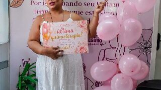 Paciente celebra etapa concluída no tratamento contra o câncer de mama em Porto Seguro