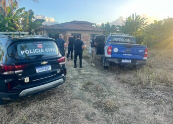 POLÍCIA CIVIL CUMPRE MANDADOS DE PRISÃO TEMPORÁRIA E BUSCAS DOMICILIARES EM DESFAVOR DE DIRETOR INVESTIGADO POR ESTUPRO DE VULNERÁVEL EM ESCOLA MUNICIPAL DE ARRAIAL D’AJUDA