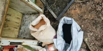 Ação da Polícia Civil desarticula ponto de produção clandestina de espadas e apreende material explosivo