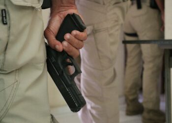 Dois homens são presos em flagrante suspeitos de tráfico de drogas em Poções