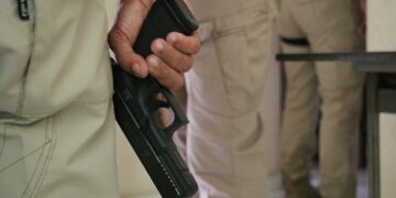 Dois homens são presos em flagrante suspeitos de tráfico de drogas em Poções