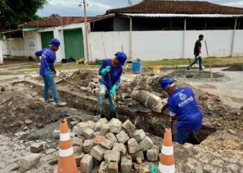 Prefeitura de Eunápolis intensifica ações de limpeza e desobstrução da rede pluvial em diversos pontos da cidade