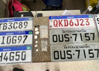 PMBA prende homem com drogas e placas de carro em oficina em Teixeira de Freitas