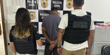 POLÍCIA CIVIL PRENDE HOMEM POR TRÁFICO DE DROGAS E OUTRO POR OCULTAÇÃO DE CADÁVER DENTRO DE GELADEIRA.