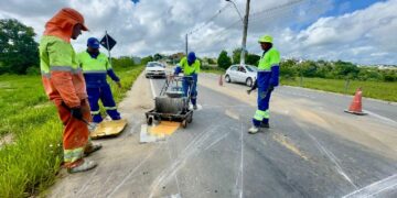 Parceria entre Prefeitura de Eunápolis e Governo do Estado revitaliza sinalização viária da Estrada da Colônia