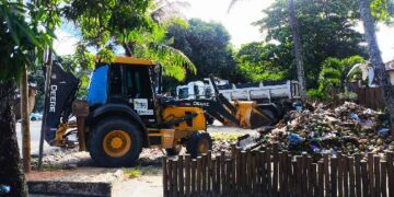 Beco do Axé Moi e pontos da Orla Norte recebem reforço na limpeza pública
