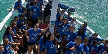 Programa ambiental leva estudantes ao Recife de Fora em Porto Seguro