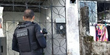 Mulher é presa em flagrante por armazenamento de pornografia infantil em Salvador