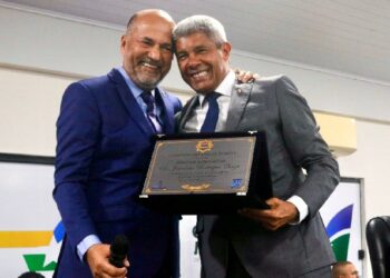 Noite de muita emoção marca entrega de Comenda e Títulos de Cidadania na Câmara de Eunápolis