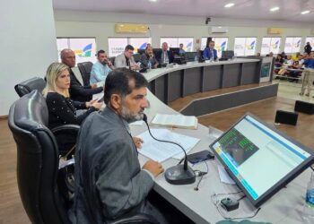 *EUNÁPOLIS: Vereadores aprovam alteração da COSIP; Emenda garante que valores cobrados a maior serão ressarcidos
