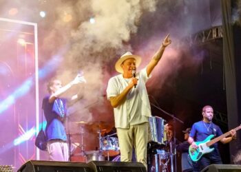 Segunda noite do São João de Porto Seguro esquenta o público com muito forró raiz e clima de romance