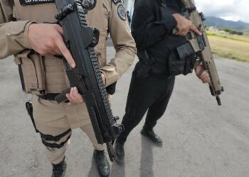 Suspeita de homicídio e tentativa de homicídio é presa em Caravelas
