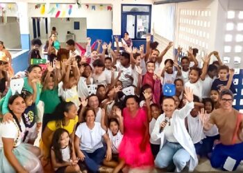 Porto Seguro leva saúde bucal às escolas com teatro e atividades educativas