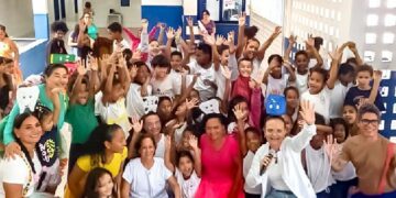 Porto Seguro leva saúde bucal às escolas com teatro e atividades educativas